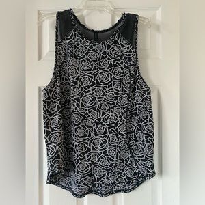 Lightly used Lululemon Women’s Tank Top